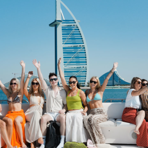 Shared Luxury Yacht Tour with Breakfast or BBQ