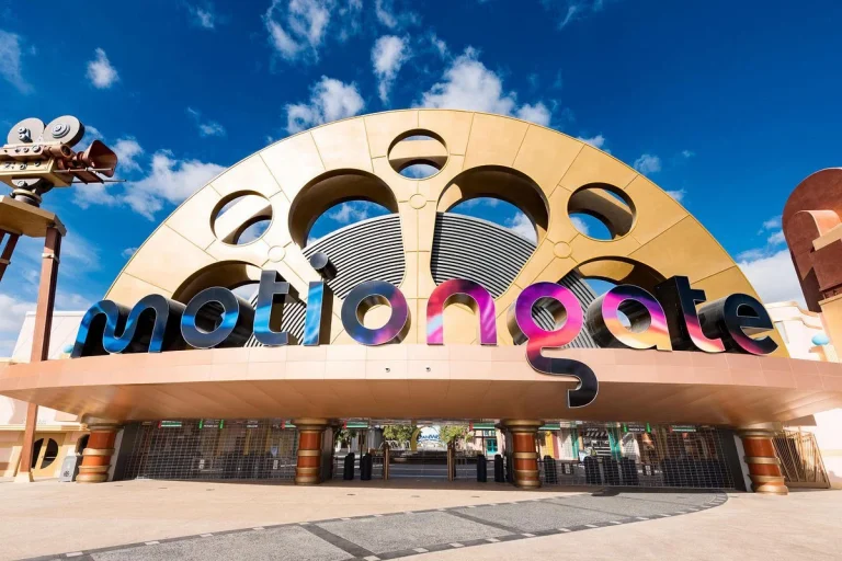 entrance-gate-to-motiongate